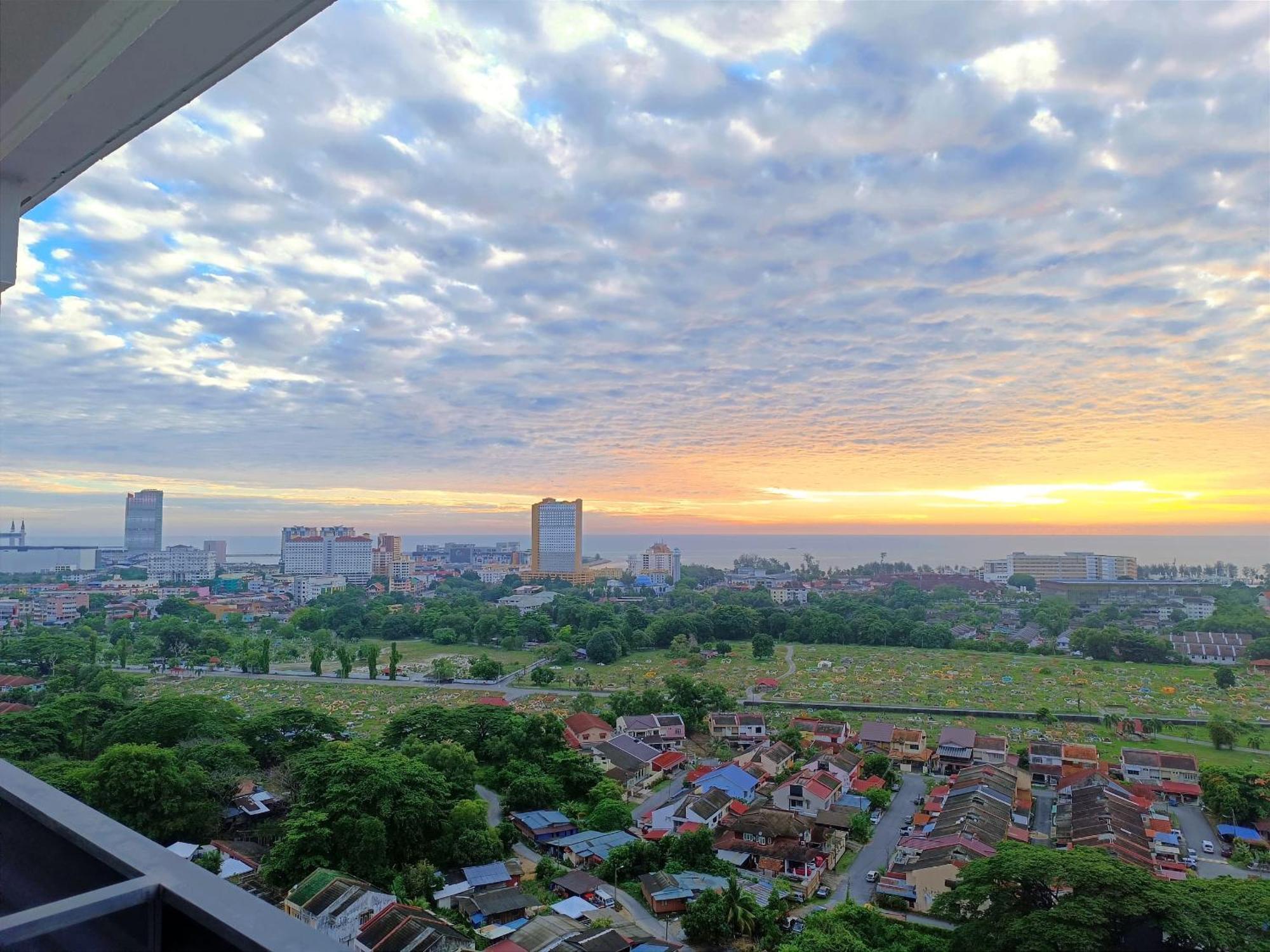 D'Luna Homestay Seaview I Sunrise View Куала Теренгану Екстериор снимка